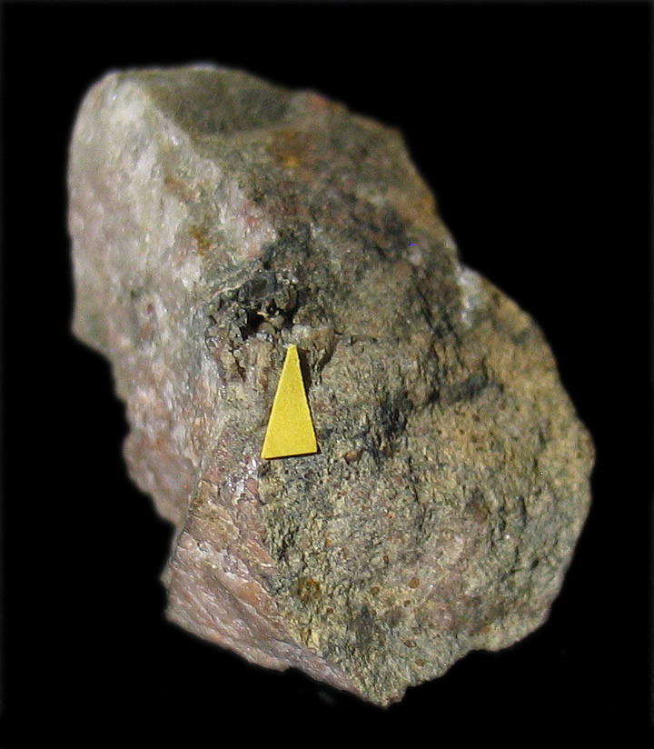 Caysichite-(Y) (TL), Evans-Lou Mine, Lac Saint-Pierre, Val-des-Monts, Les Collines-de-l'Outaouais RCM, Outaouais, Québec, Canada